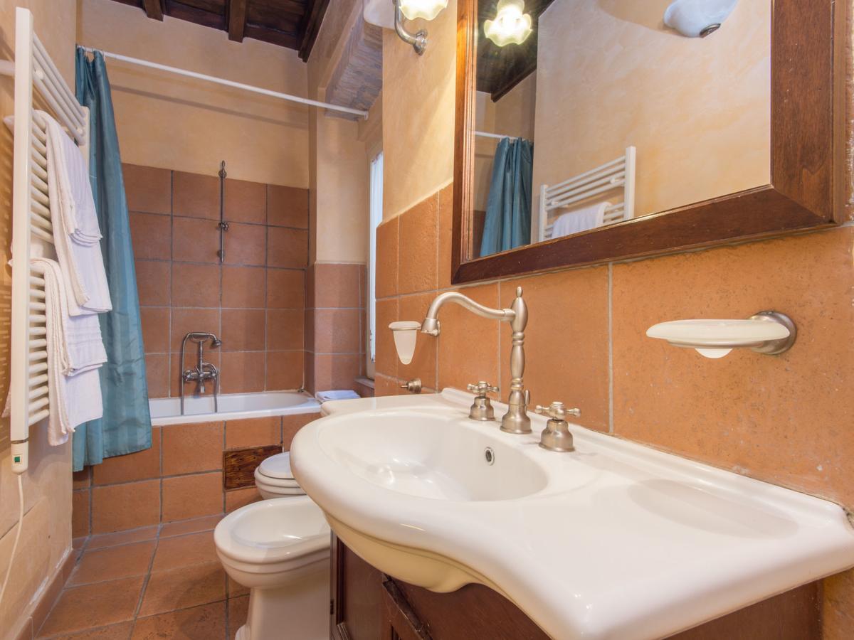 Trevi Fountain Villa Rome Room photo