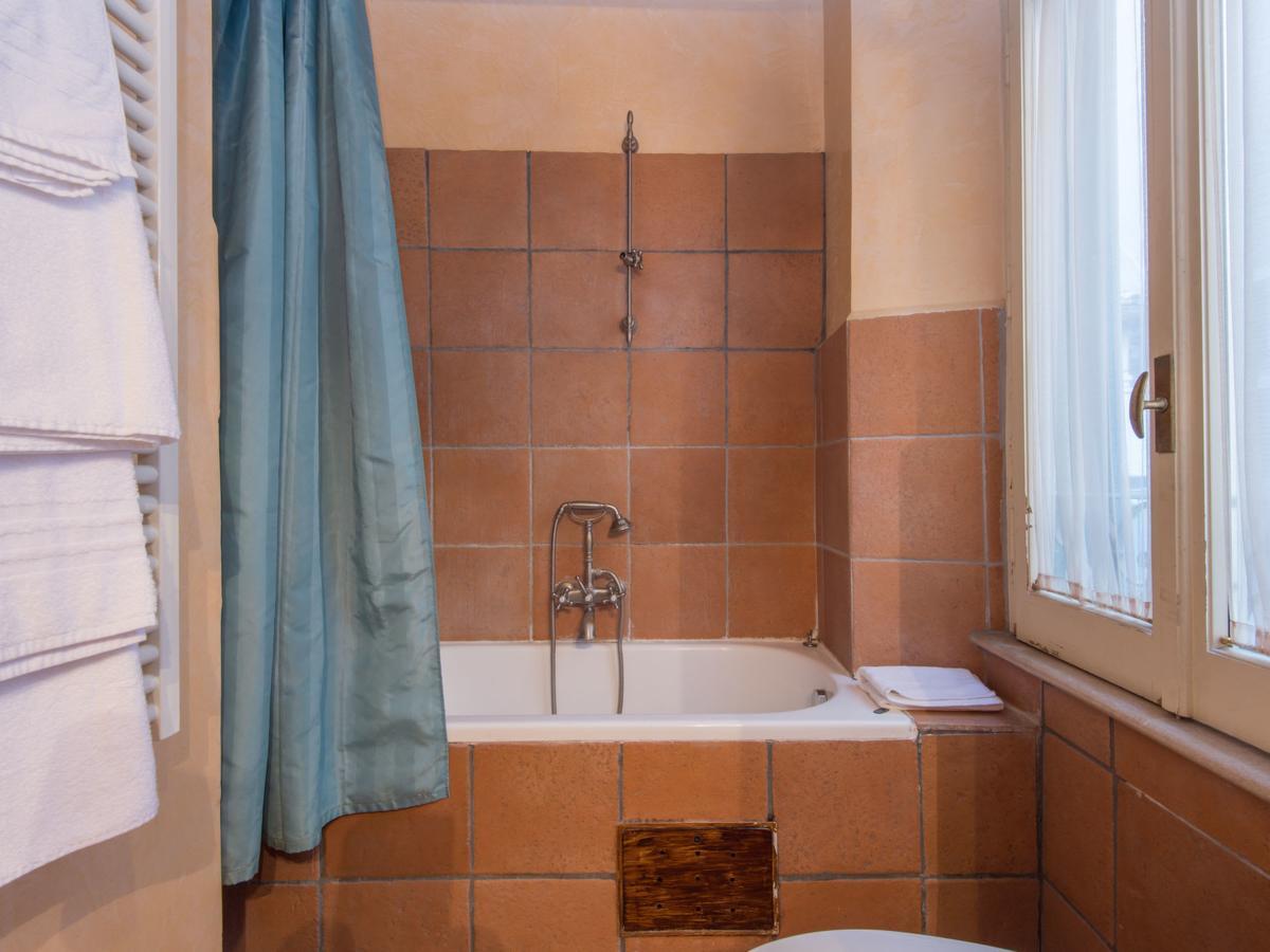 Trevi Fountain Villa Rome Room photo
